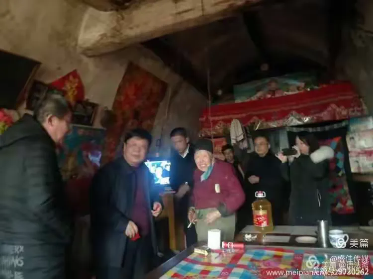 孝义:经企界委员跟踪访贫见真情